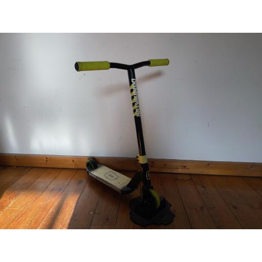 Dominator Trooper Complete Scooter - Black/Yellow